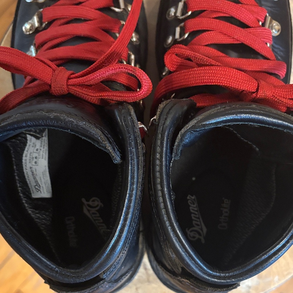 Danner Mountain Pass Black Glacé hiking boots with contrast Red Laces - Picture 5 of 12